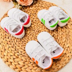 Baskets pour bébé coloris au choix